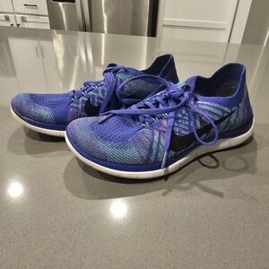 Nike Free 4.0 Flyknit Women's blue running shoes. ECU size 8.